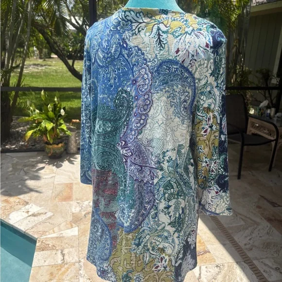 EUC, Chico’s Paisley Print Women's Top - Blue and Cream. Sz. 1 - Picture 3 of 3